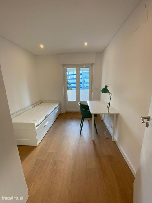 338846 - Quarto com cama de solteiro, com...