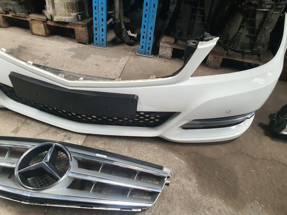 Передній бампер Mercedes-Benz W204 c-class c220 c350 рестайл колір 149