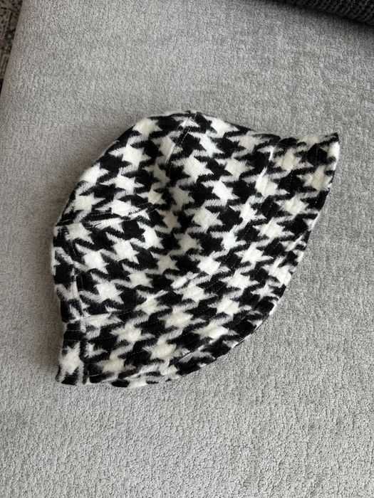 Тепла осіньо/зимова шапка DKNY