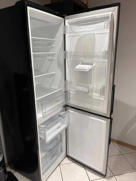 Lodówka LG czarna