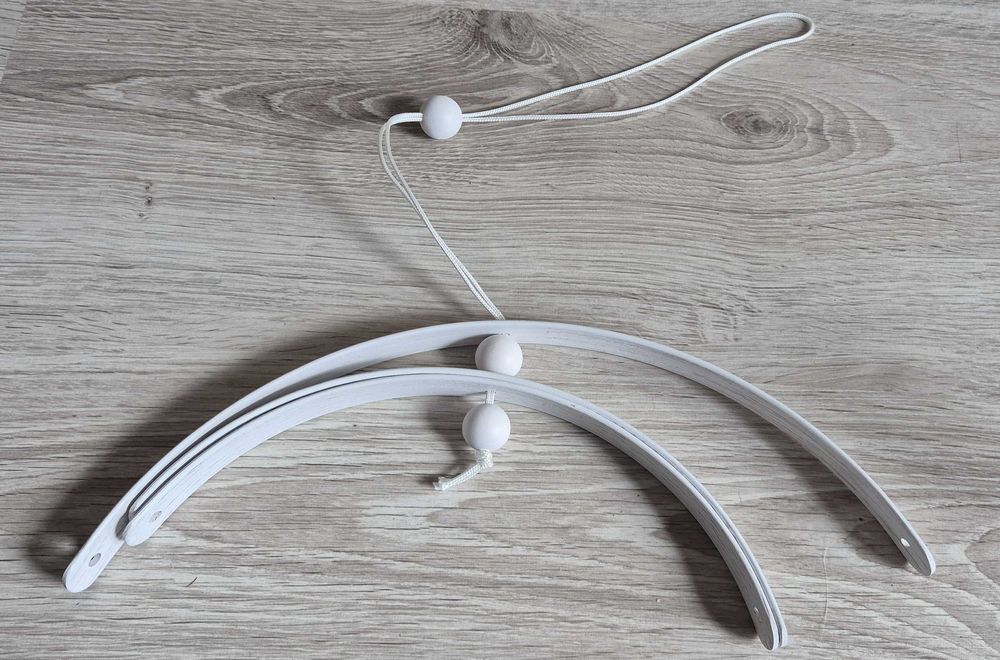 Karuzela zawieszka do łóżeczka dziecięcego drewniana biała