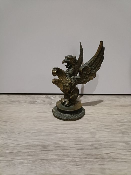 Статуэтки нимор ,мишка олимпийский ,пепельницы , картина , бронза