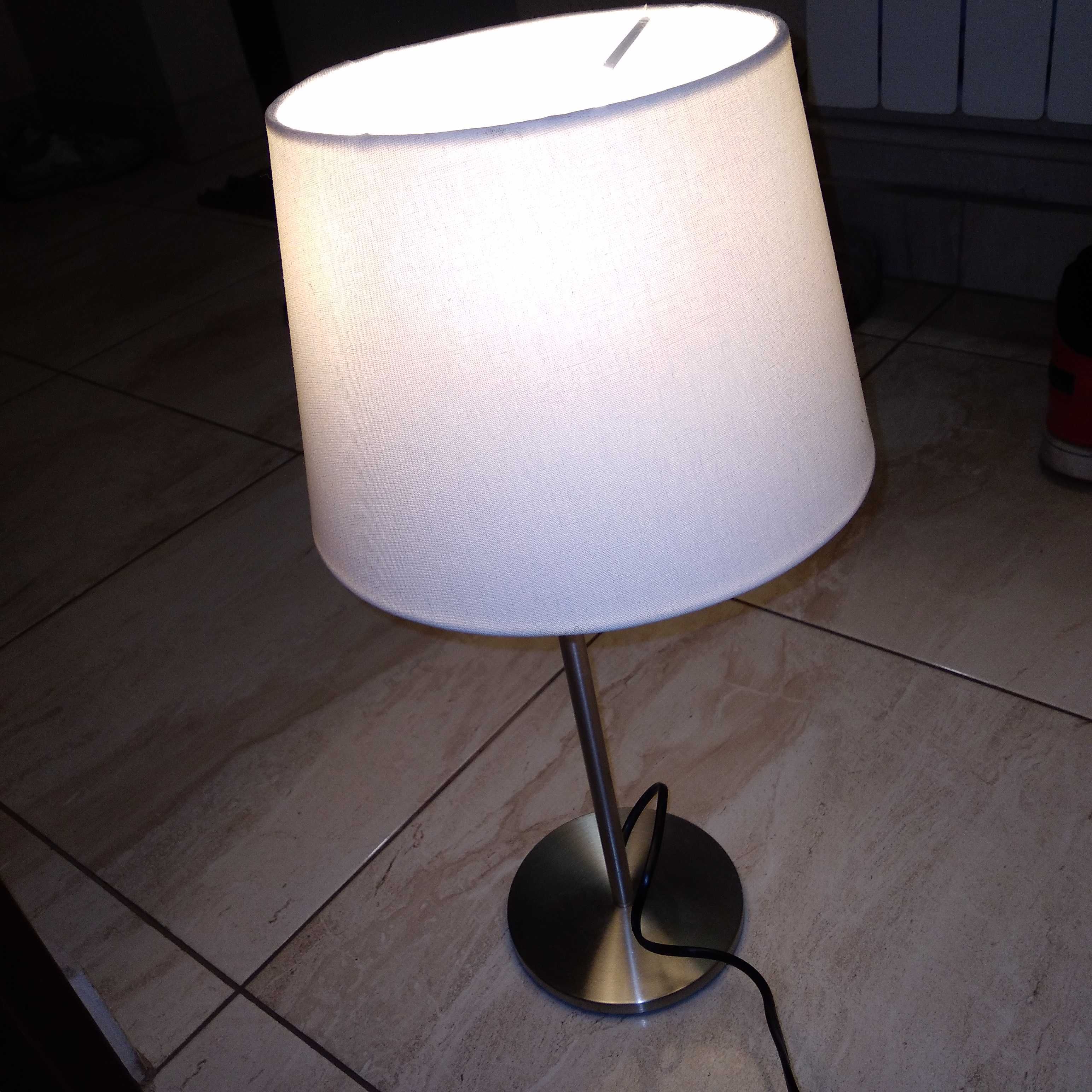 Lampka nocna z abażurem