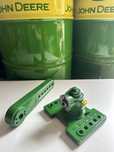 Zestaw uchwyt+ramie blotnika ruchomy lewy John Deere AL208465, L212528