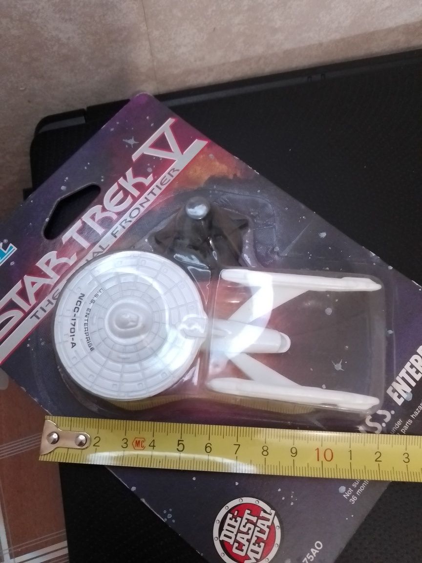 Раритетная фигурка Star trek 5 uss Enterprise die cast metal#1372 Ertl