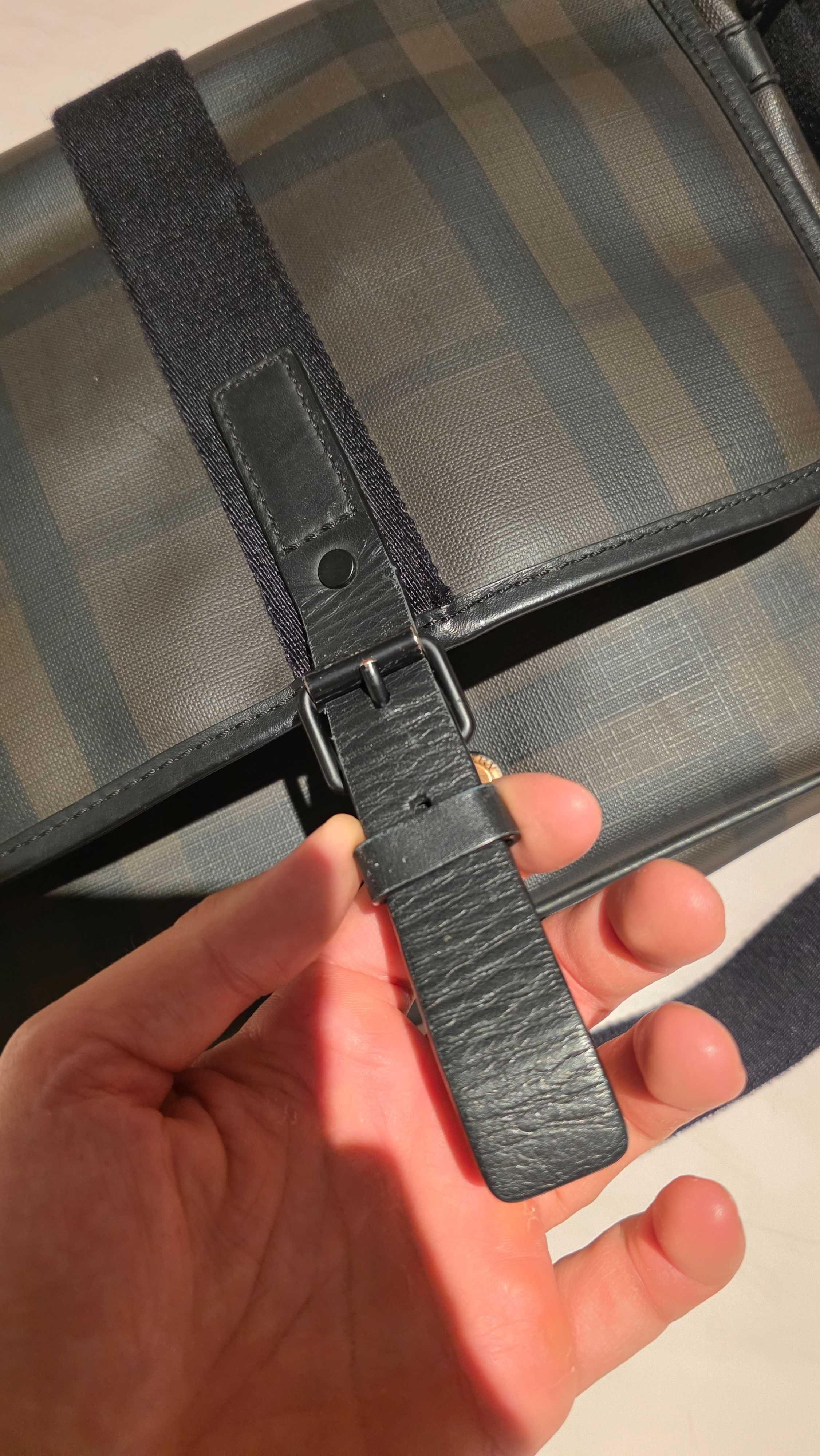 Burberry skórzana Torba listonoszka