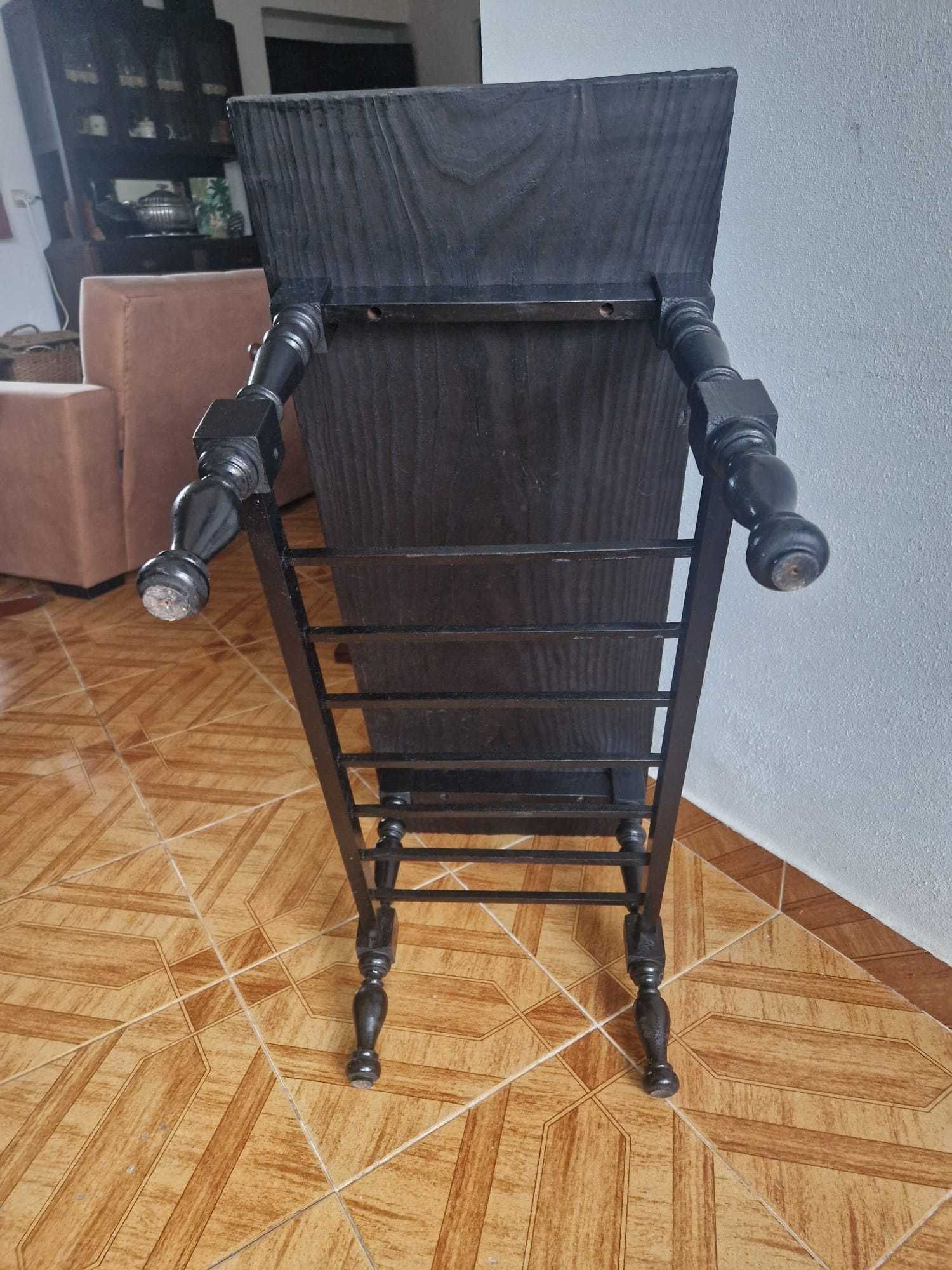 Bonita Mesa de Apoio Antiga