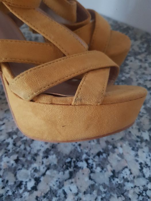 Sandálias Salto Alto COM CUNHA -  Amarelo Mostarda - T38