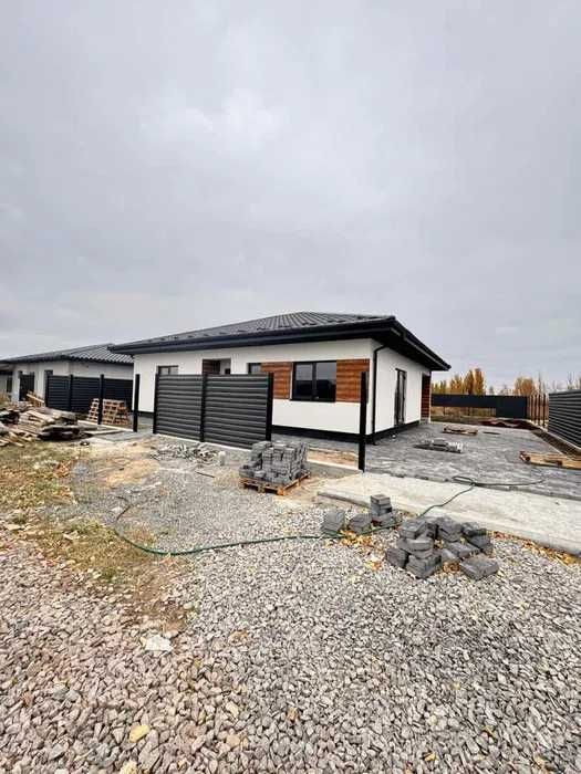 Продам Земельну Дiлянку  5 соток пiд будiвництво.  Котеджне Мiстечко.