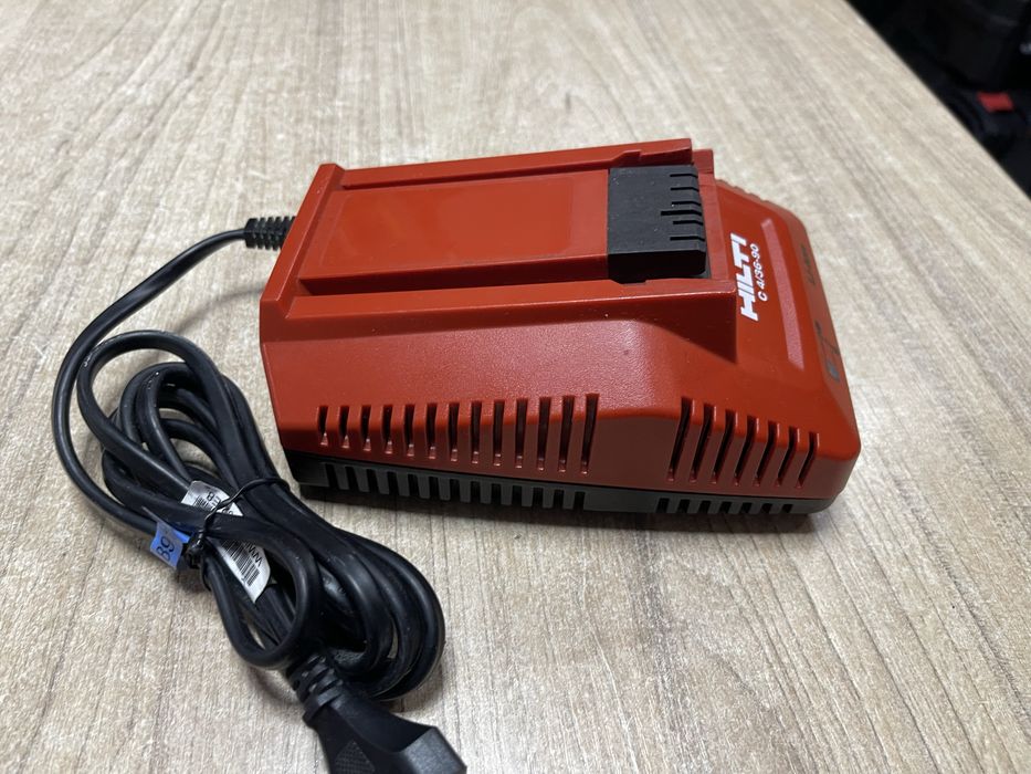 Hilti C4/36-90 / зарядний пристрій Хілті 22V