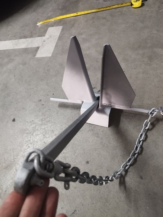Âncora. Para barco  .Conjunto com corda e corrente