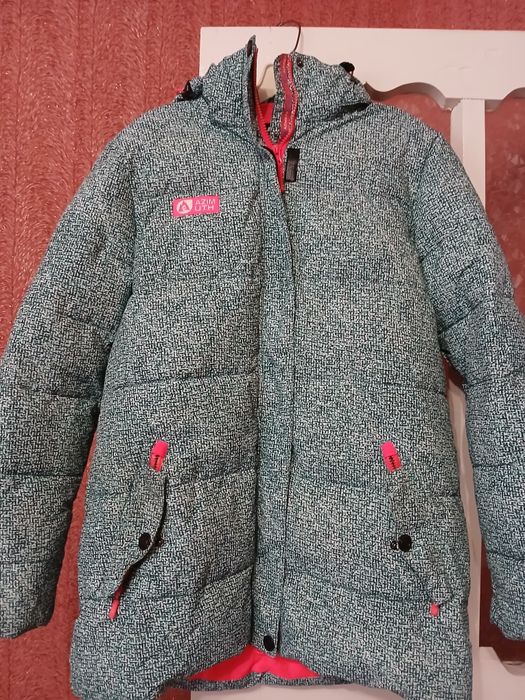 Продаю женскую куртку