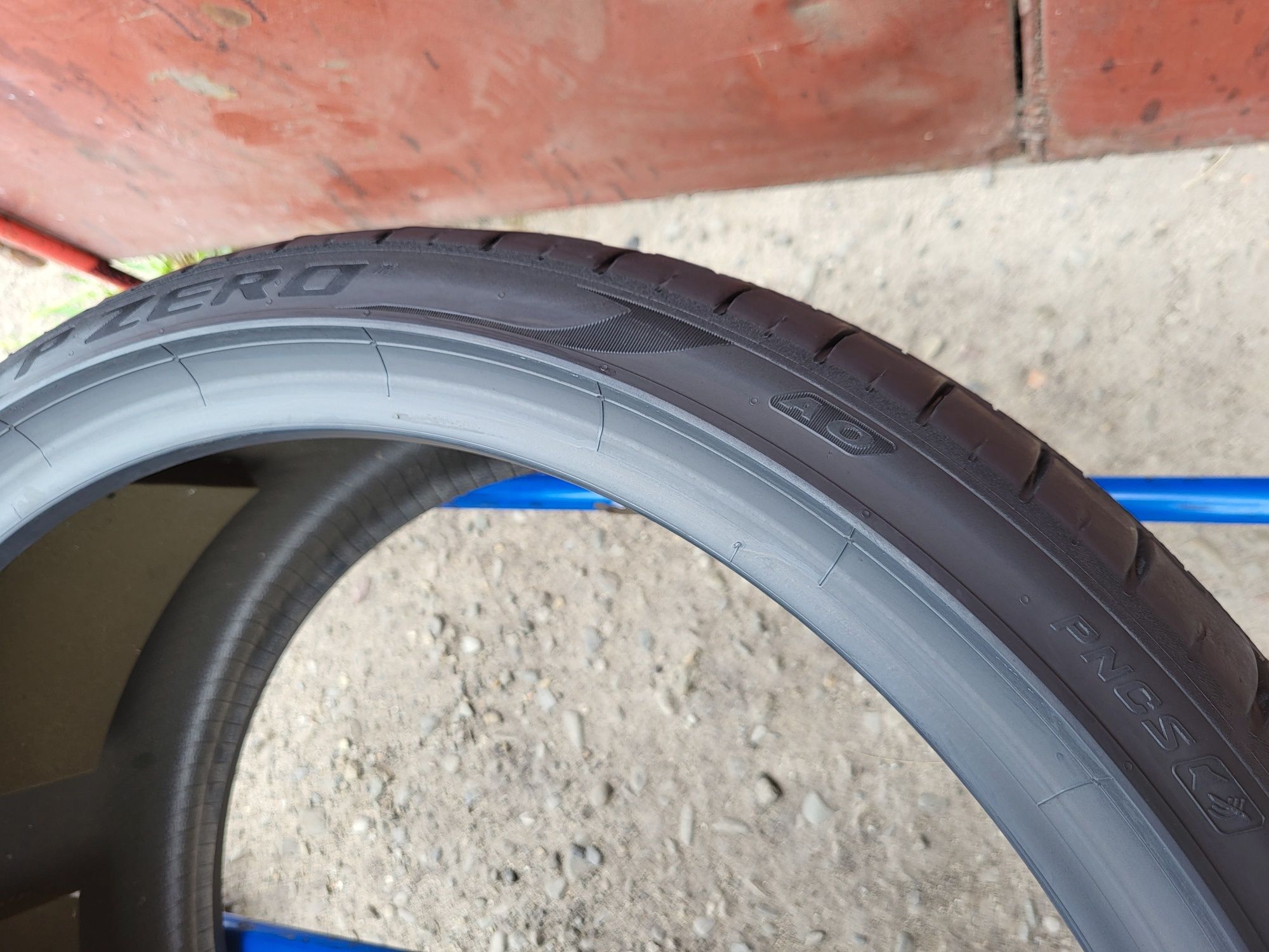 285/30/22 R22 Pirelli PZERO PZ4 AO 2шт ціна за 1шт шини
