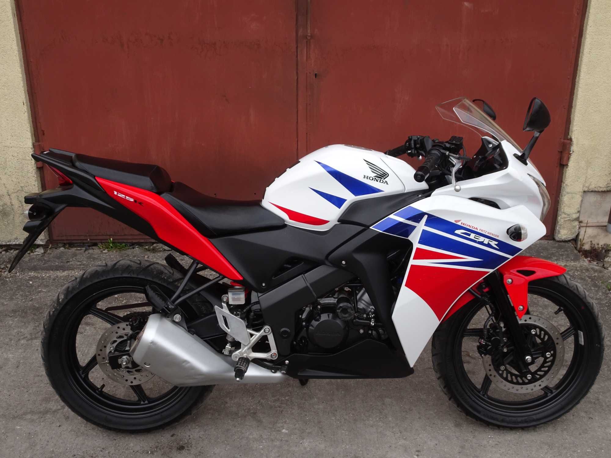 Honda CBR 125 R 2016r Nowe Opony ! Crash Pady ! z Niemiec ! kat B
