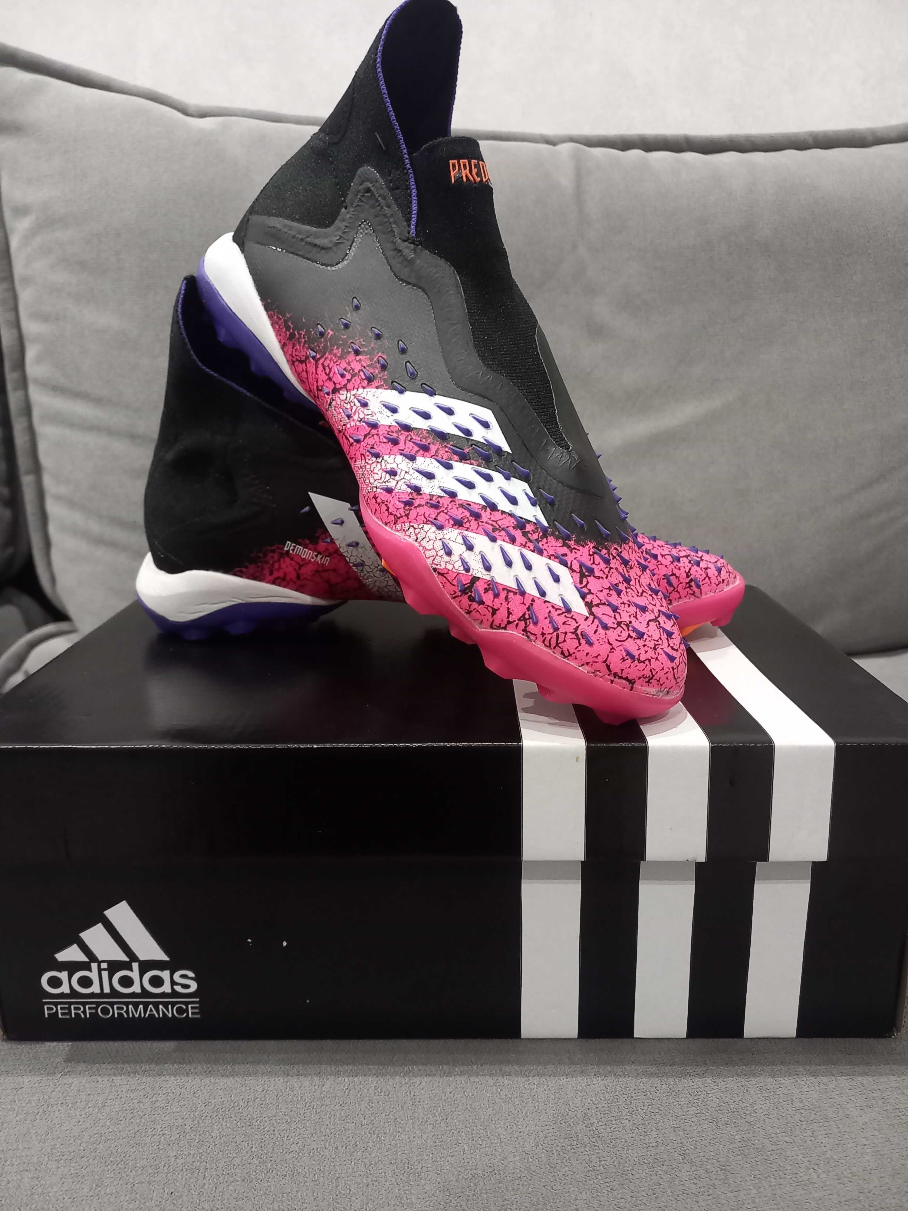 Продам сороконожки Adidas Predator