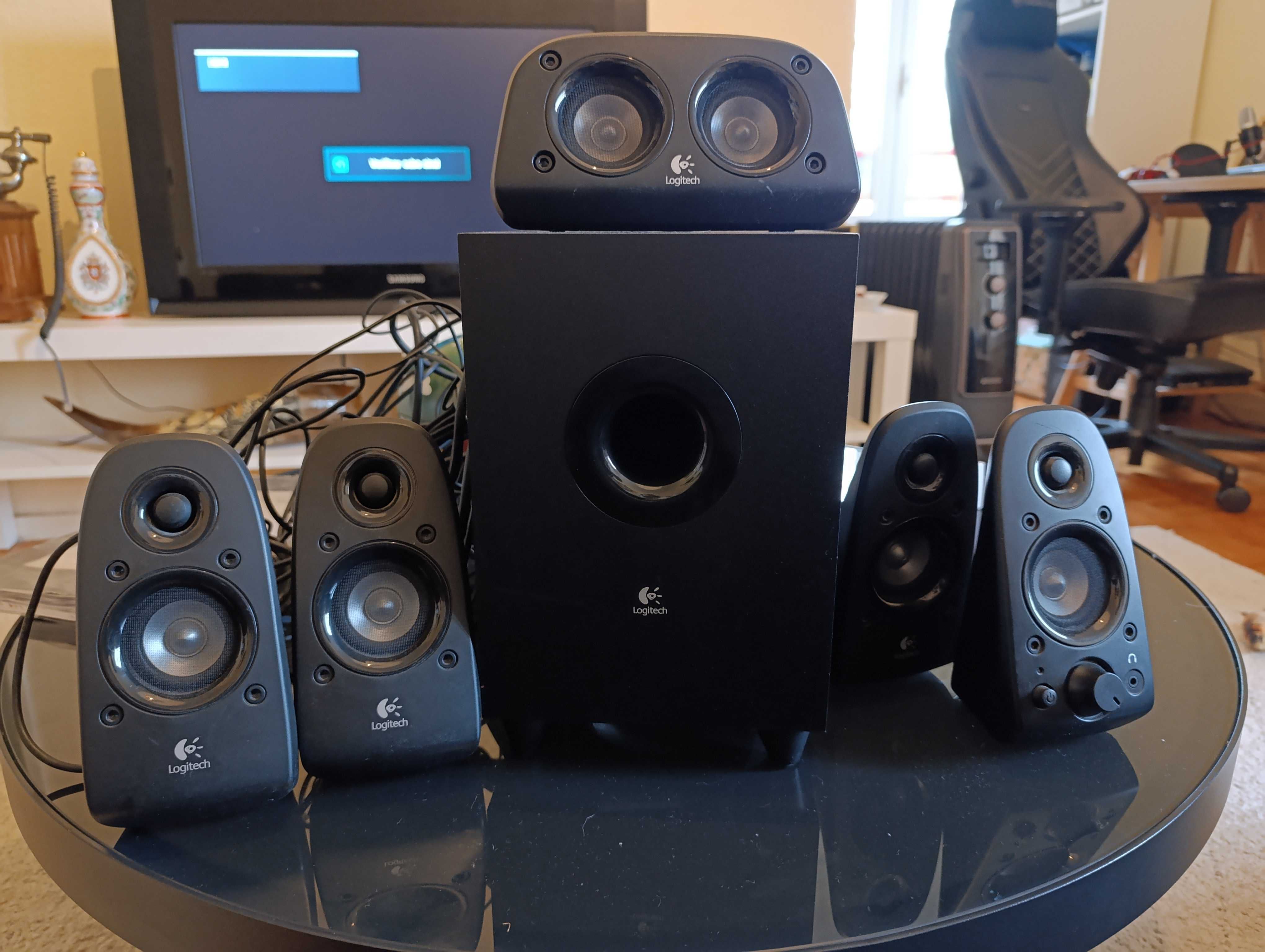 Colunas Logitech Z506