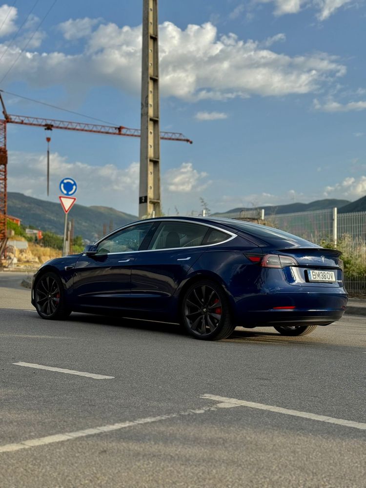 Tesla Model 3 Performance