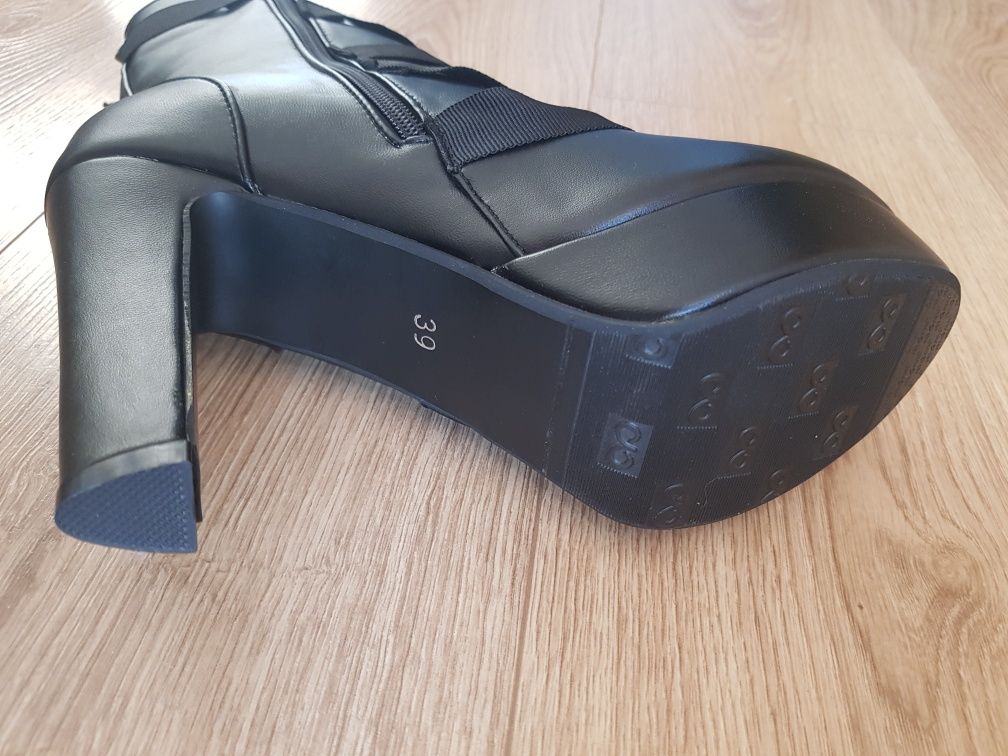 Buty za obcasie zimowe/przejściowe, kozaki