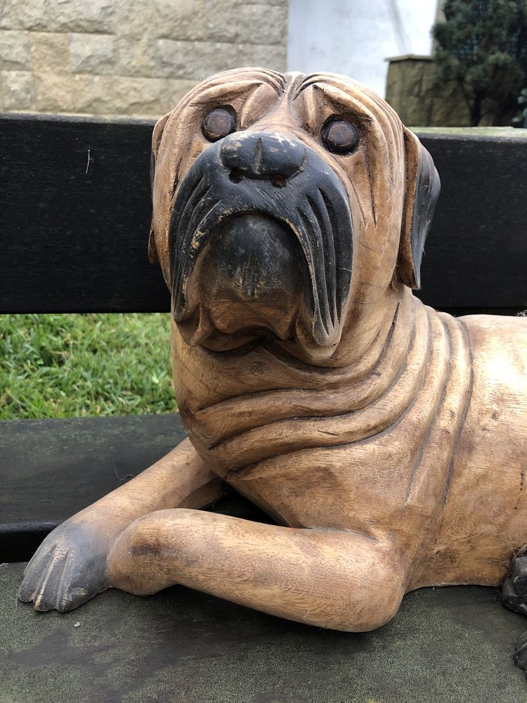 Cão em madeira macica antigo