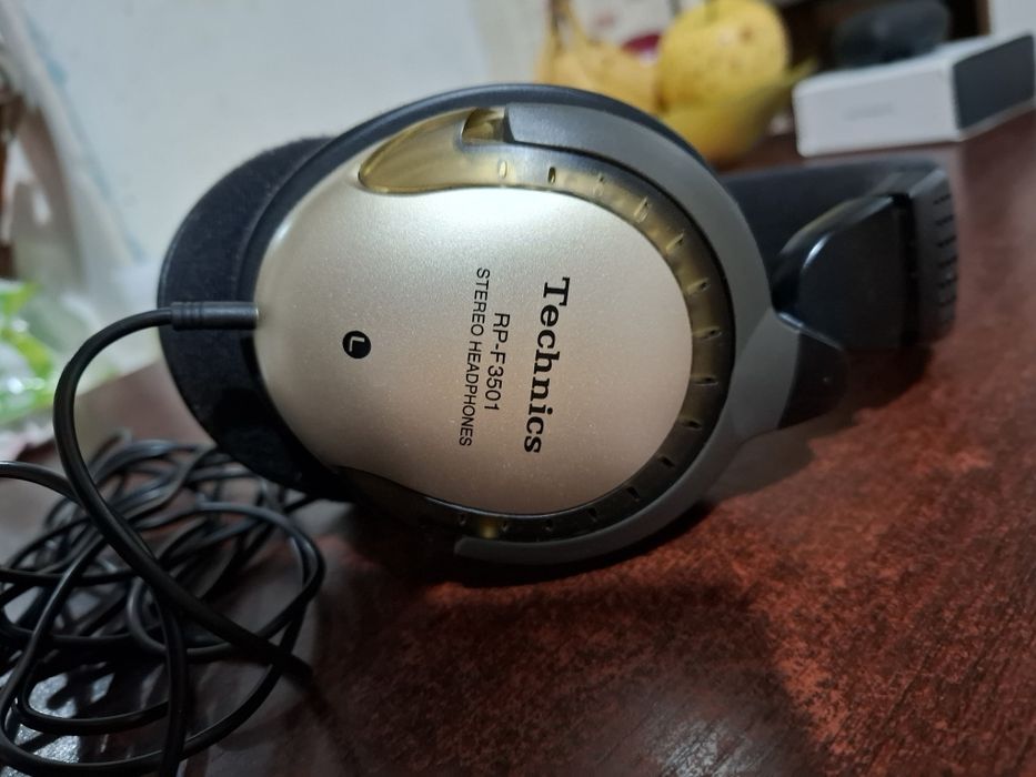 Продам навушники закритого типу