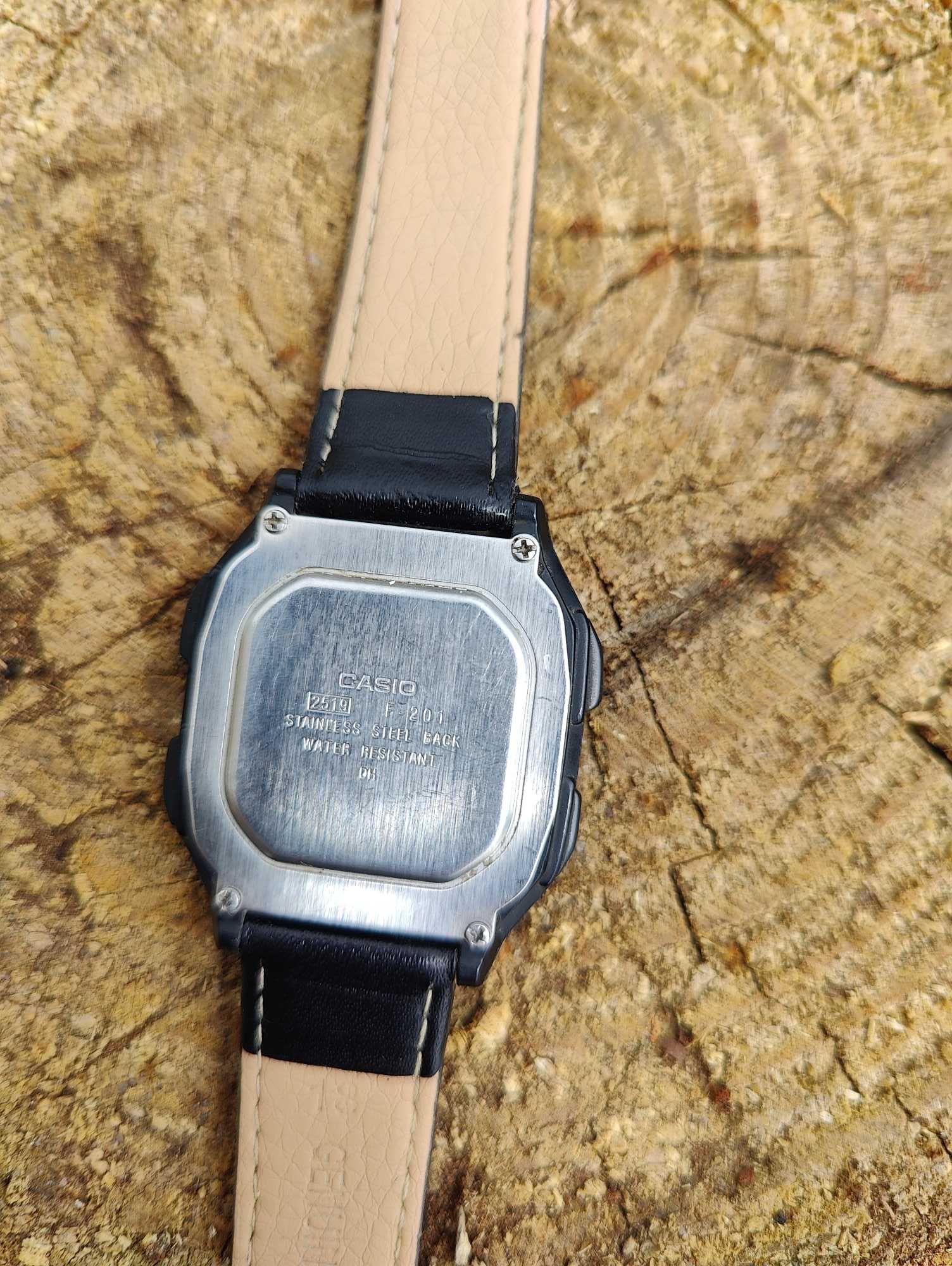Чоловічий годинник Casio F-201W-1AEF