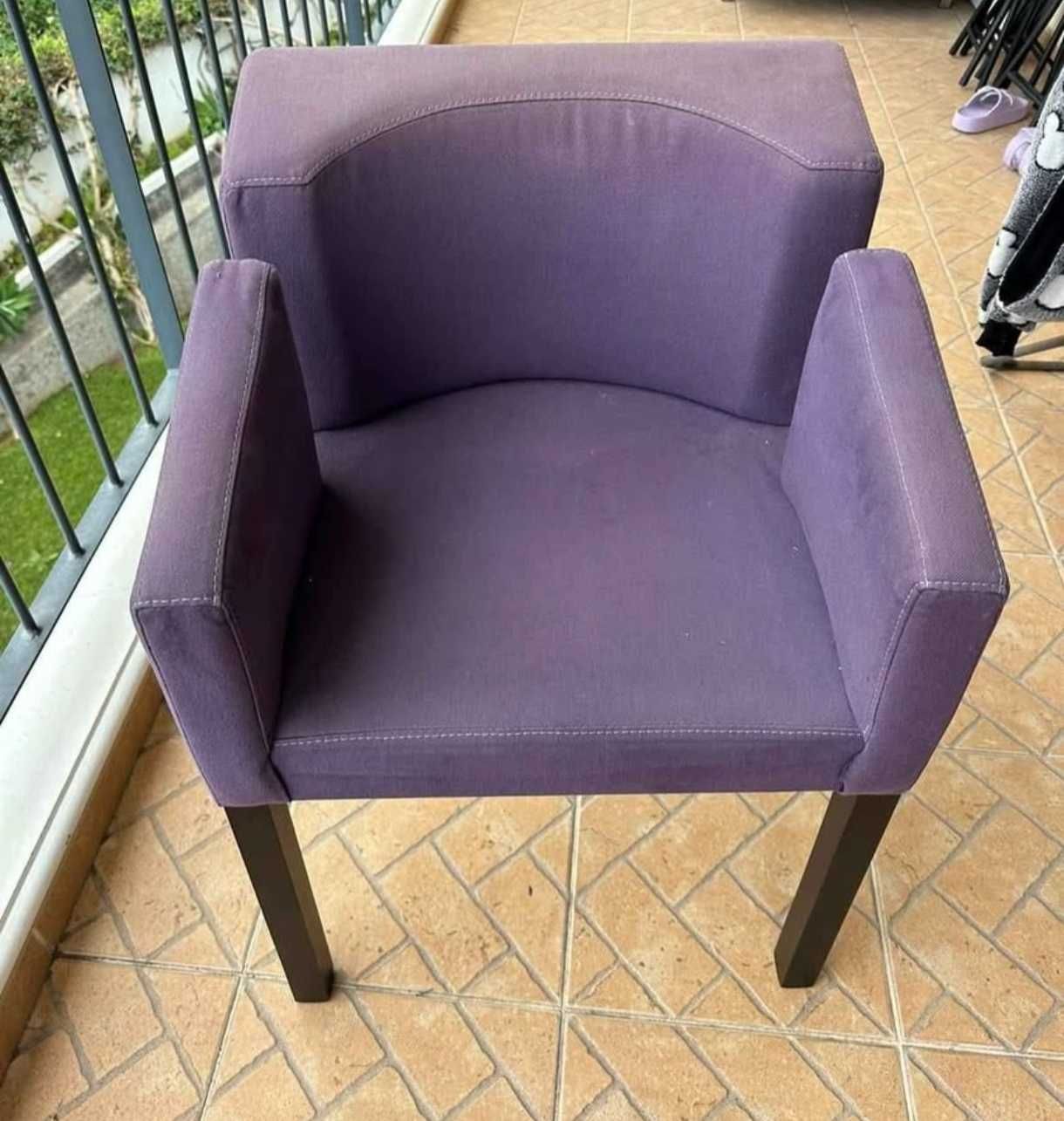 Vendo mesa wengue extensível para 12 pessoas e 8 cadeiras