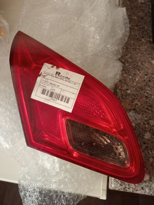 Farolim traseiro esquerdo Opel astra j 20110