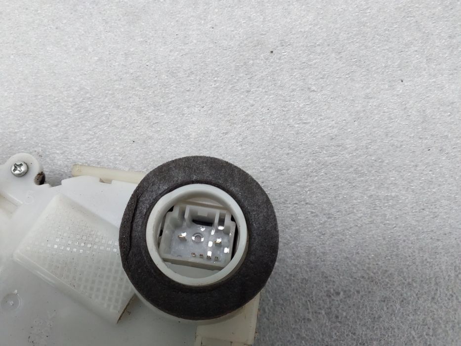 Fechadura / fecho porta frente direito TOYOTA Yaris (_P9_)