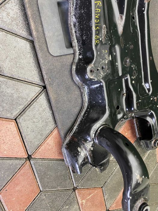 Передній підрамник Mitsubishi Grandis