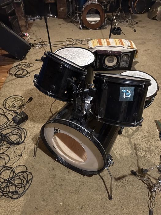 Ударна установка MaxTone + стійка під робочий