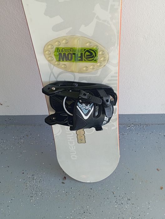 Deska snowboardowa quechua 154 wiązania flow snowboard Burton komplet