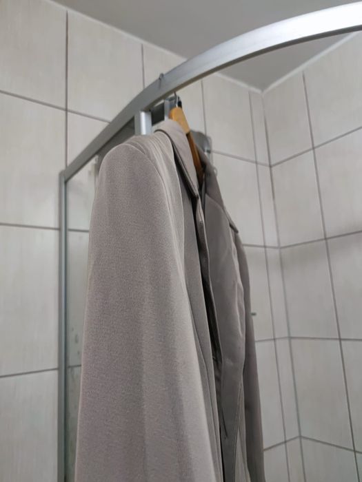 damska marynarka XL surdut kobiecy długi kremowa z długim rękawem ręka