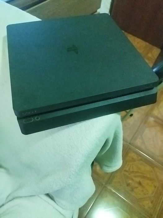 Vendo Playstation 4 em excelente estado