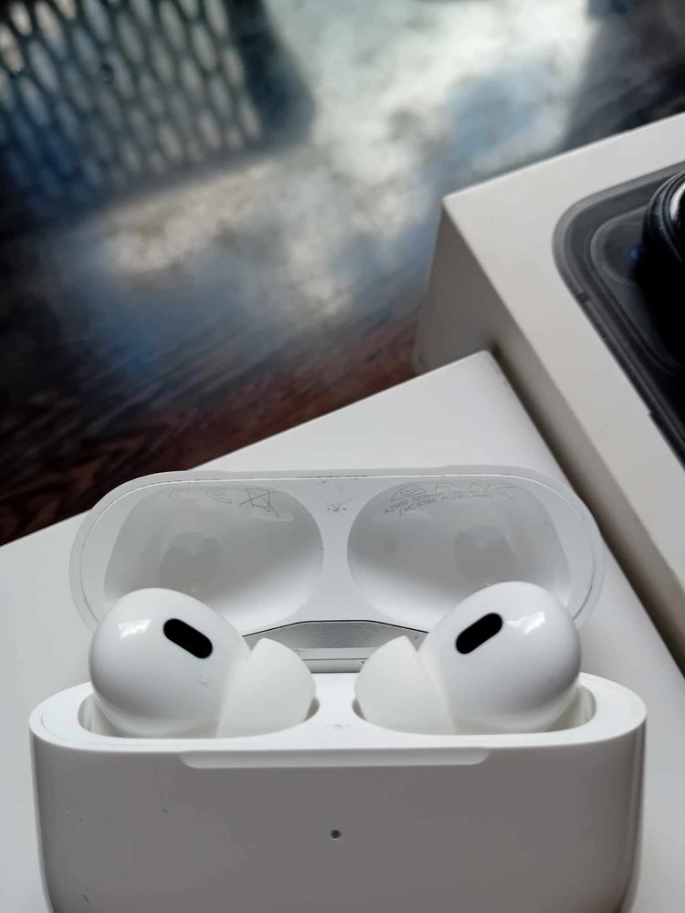 Zestaw Iphone 11 i Słuchawki Air Pods Pro 2