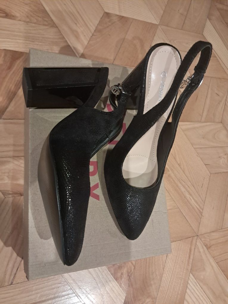 Buty na obcasie,  rozm. 38
