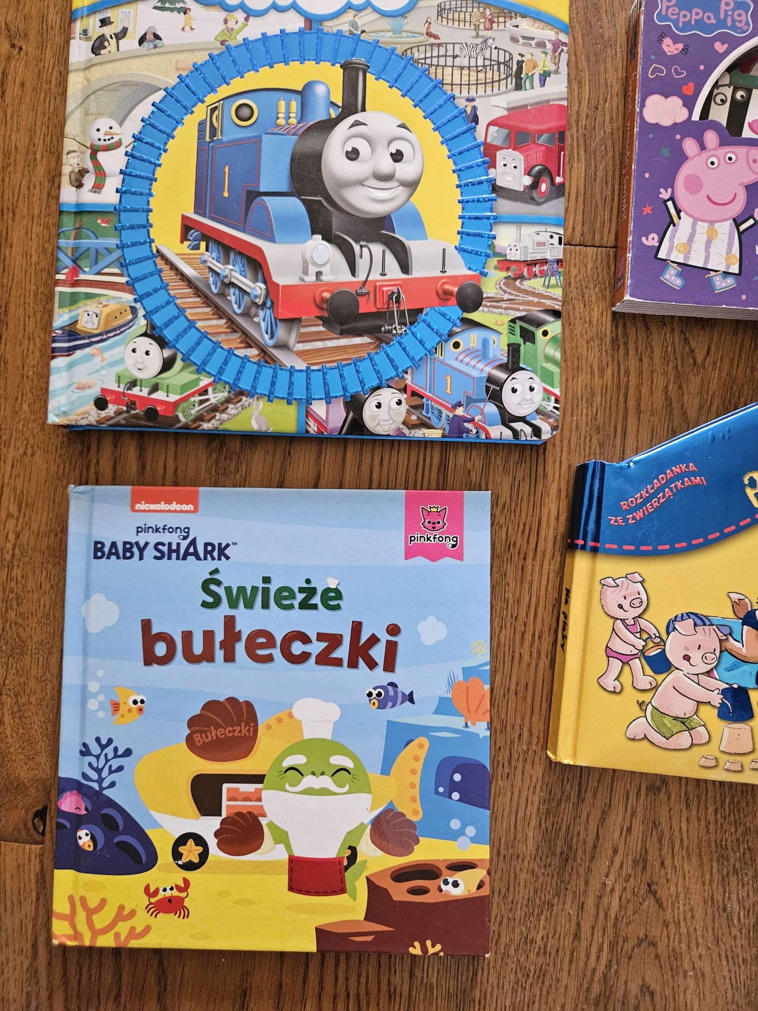 Zestaw ksiazek: Tomek I przyjaciele,  Czym jest rodzina, Peppa...