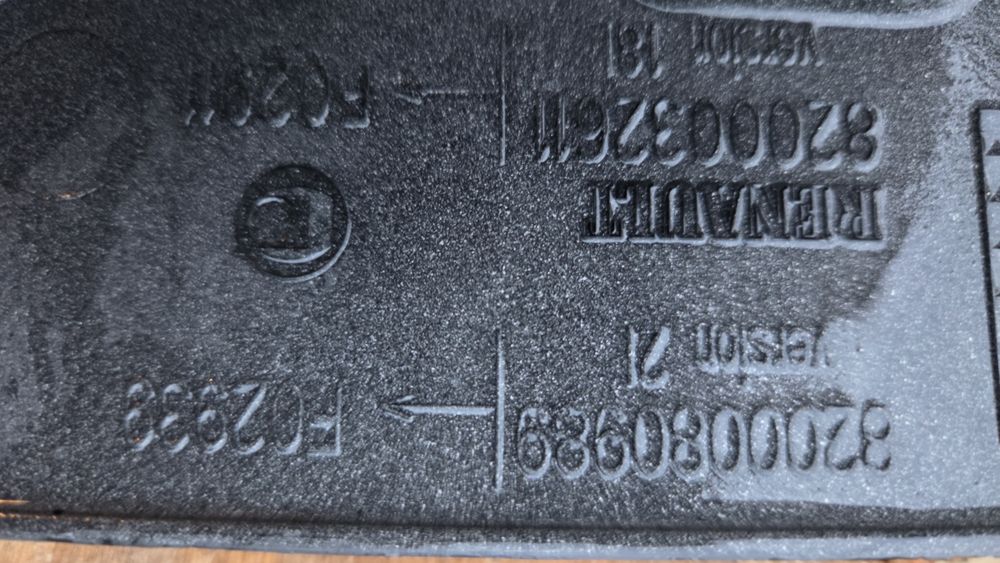 Osłona górna silnika Renault 2.0l benzyna.