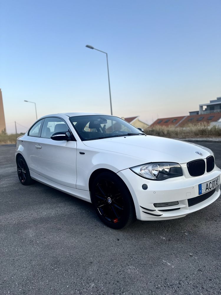 BMW Série 1 120d Coupé Pack M - Teto de Abrir - Símbolo 50 Anos BMW