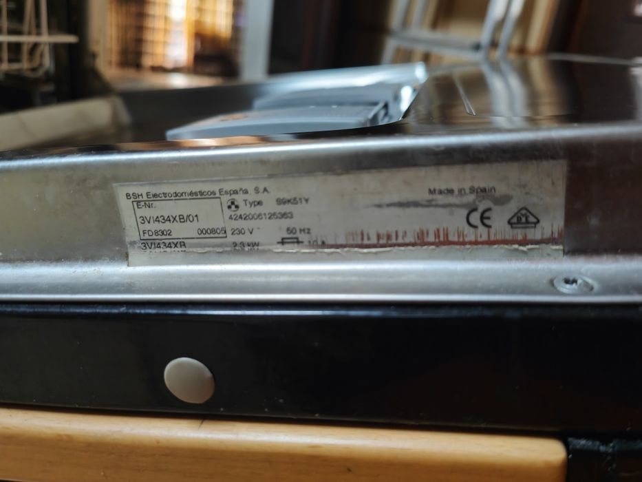 Máquina de louça de encastrar