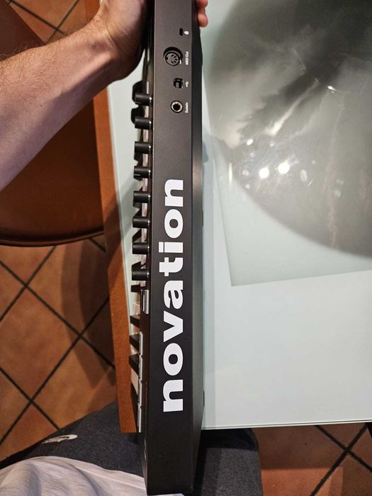 Teclado Controlador MIDI Novation Launchkey 25 MK3