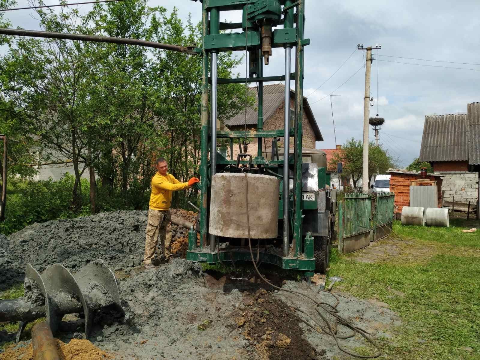 Копання криниць буровою машиною дост. бетонних кілець.по Львівській об