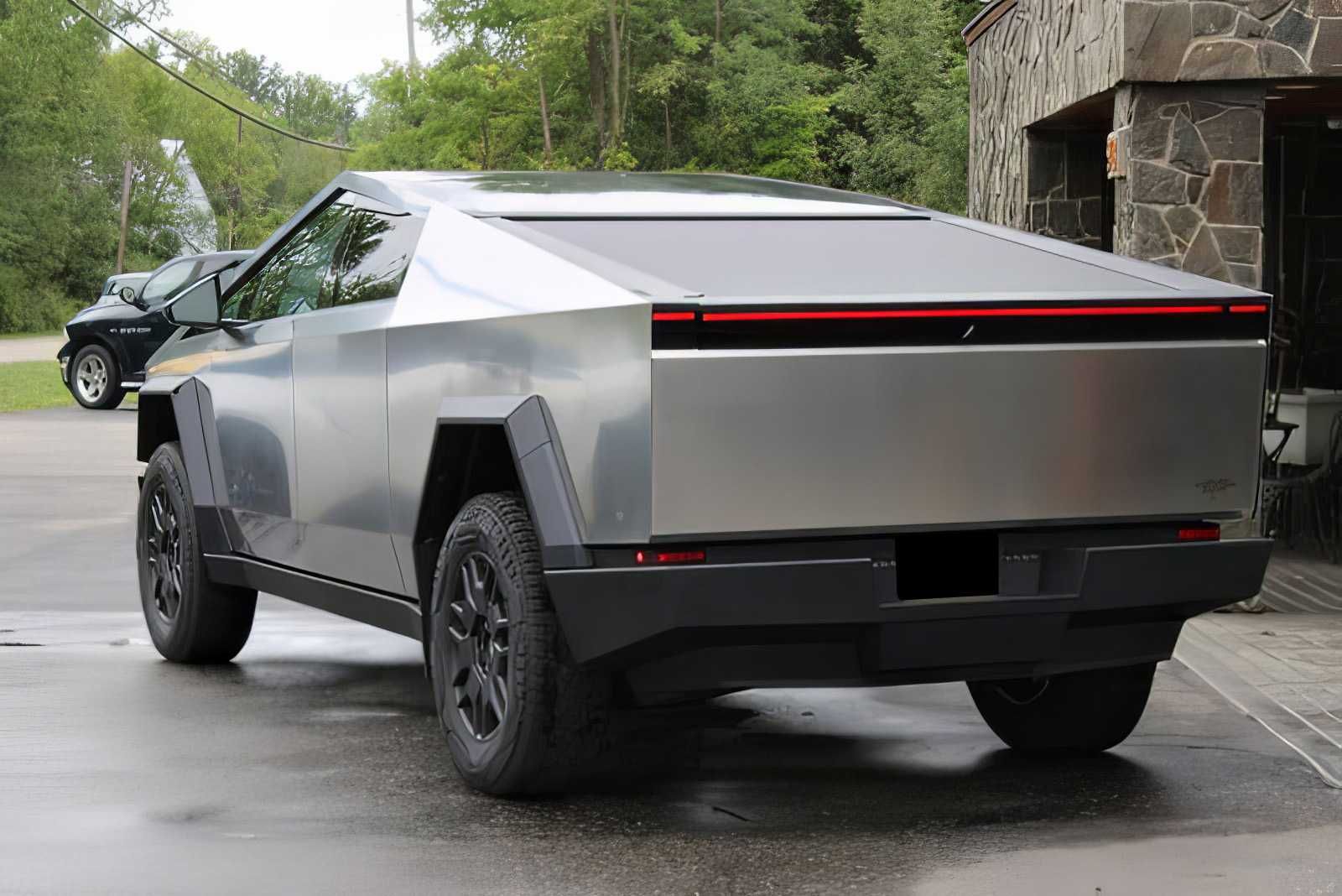 2024 Tesla Cybertruck Cyberbeast
