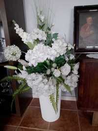 Dekoracja wazon z kwiatami wys/120cm.