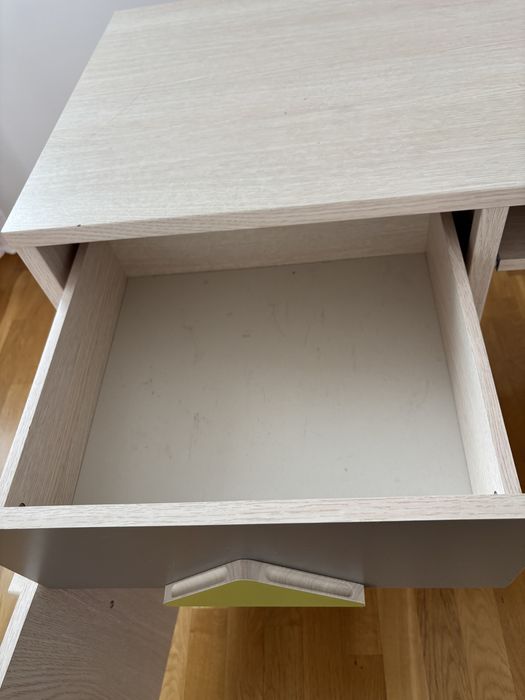 Biurko z zestawu „Strzałka”