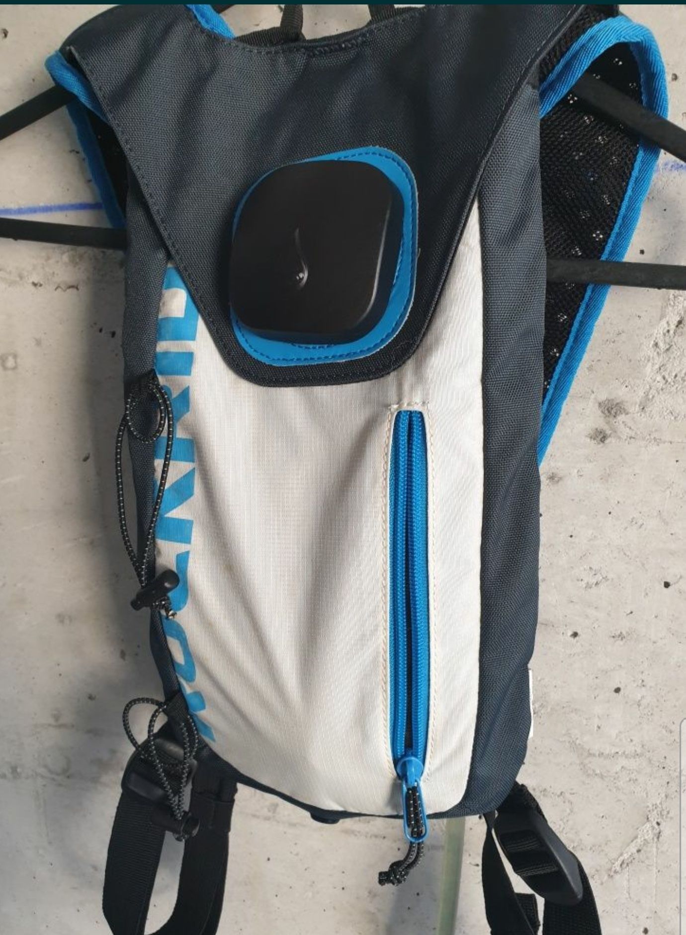 Vendo conjunto mochila, capacete e luvas de BTT/ Bicicleta