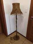 Lampa stojąca z czasów PRL