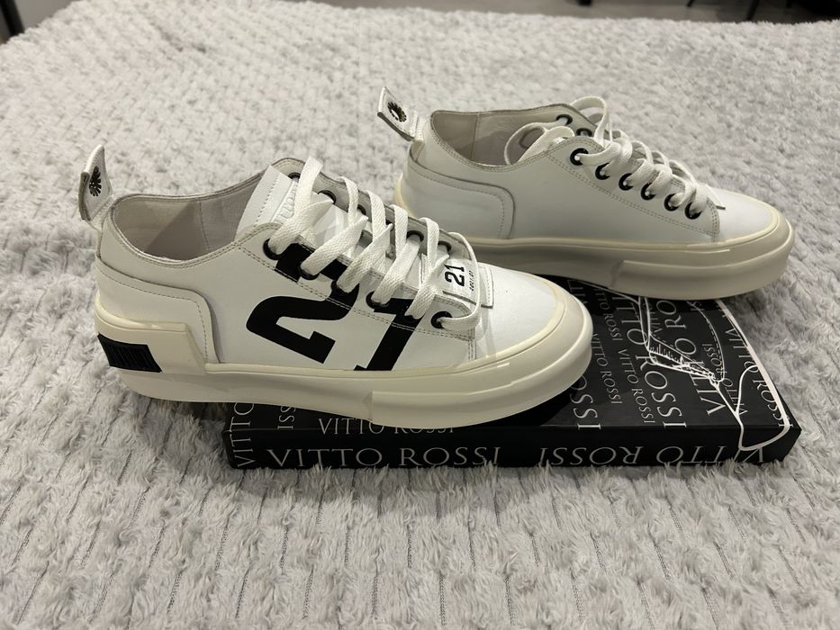 Жіночі кросівки