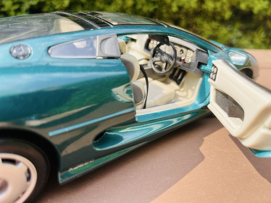 Jaguar XJ220 da Maisto miniatura 1:18