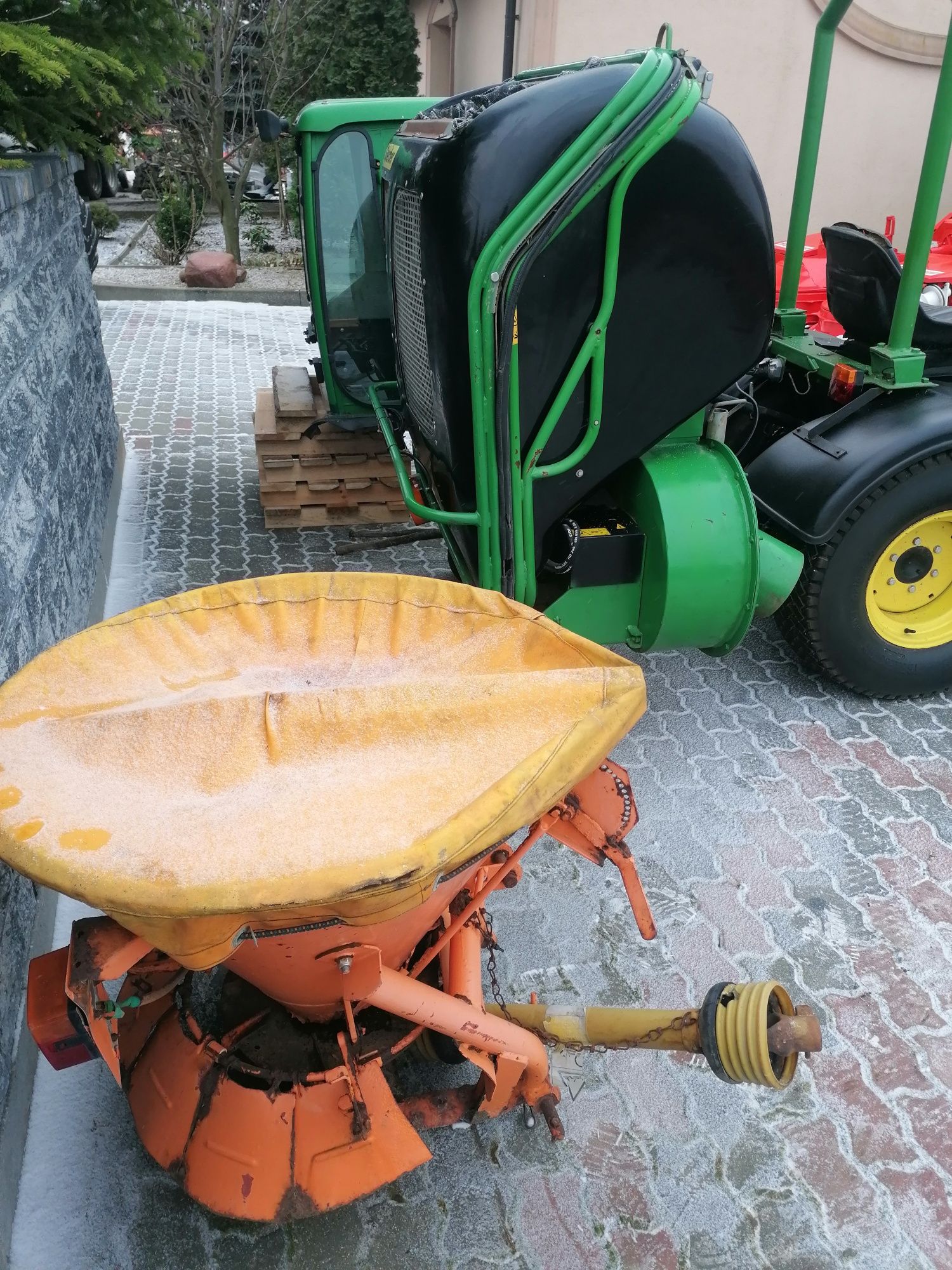 Traktorek John Deere spych do śniegu piachu ziemi rozsiewacz do piasku