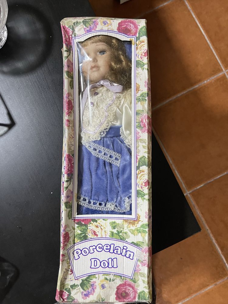 Boneca porcelana antiga